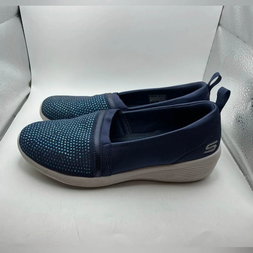 Skechers Arya Shine & Glow blue rhinestone women’s loafers size 8